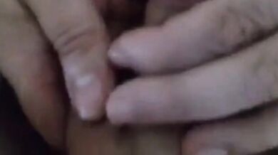 Ci masturbiamo il cazzo insieme