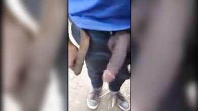 Giocare con un enorme cazzo nero