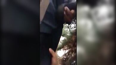 Giocare con un enorme cazzo nero