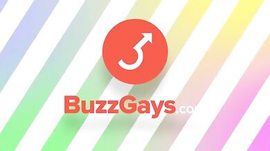 Due gay e un trans si strofinano i cazzi insieme