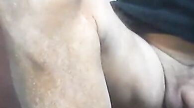 Anziano inglese si sega il grosso cazzo