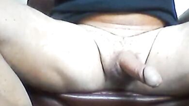 Anziano inglese si sega il grosso cazzo