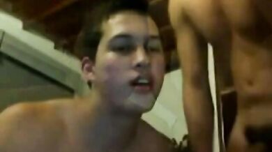 Giovane coppia gay amatoriale scopa in cam