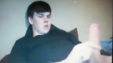 Ragazzo ciccione con un cazzo enorme