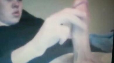 Ragazzo ciccione con un cazzo enorme