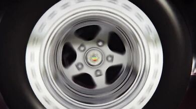 Sega veloce di un ragazzo al parco