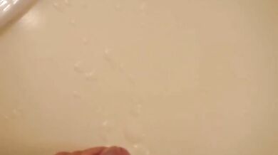 Masturbazione e sborrata in primo piano