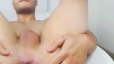 Colombiano si sditalina il buco anale