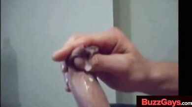 Cazzi non circoncisi che sborrano