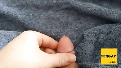 Mi masturbo il mio piccolo pene