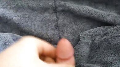 Mi masturbo il mio piccolo pene