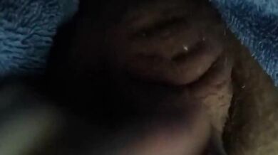 Mi masturbo il mio piccolo pene