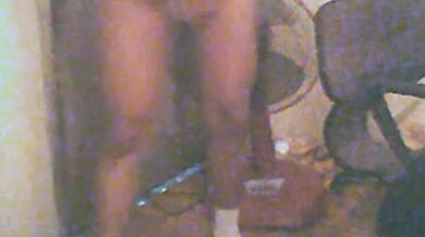 Ragazzo gay dello Sri Lanka si spoglia  in cam