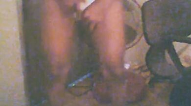 Ragazzo gay dello Sri Lanka si spoglia  in cam