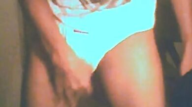 Ragazzo gay dello Sri Lanka si spoglia  in cam