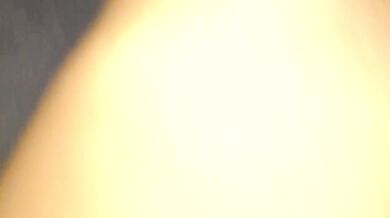 Mi sego e mi sborro sul petto