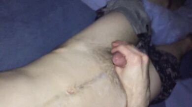 Mi sego e mi sborro sul petto