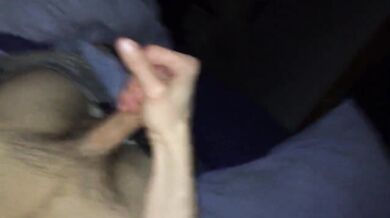 Mi sego e mi sborro sul petto