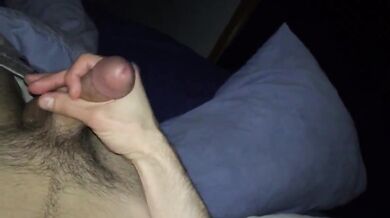 Mi sego e mi sborro sul petto