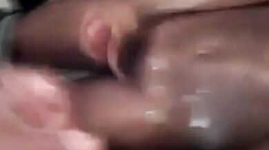 Ragazzi neri si segano e schizzano sperma