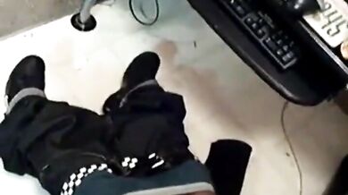 Ragazzi neri si segano e schizzano sperma