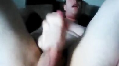 Twink si masturba il suo cazzone e sborra per te