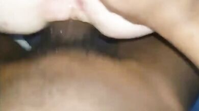 Culo bianco cicciottello inculato e sborrato da cazzo nero