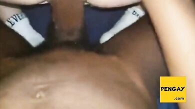 Culo bianco cicciottello inculato e sborrato da cazzo nero