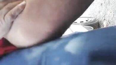 Maturo mi scopa nel parcheggio