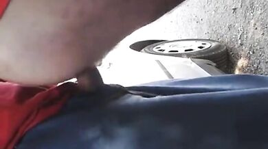 Maturo mi scopa nel parcheggio