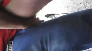 Maturo mi scopa nel parcheggio