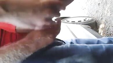 Maturo mi scopa nel parcheggio