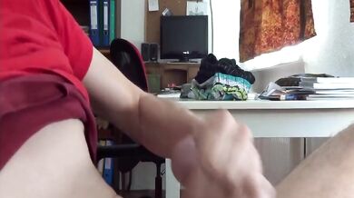 Ragazzo magro che sborra molto