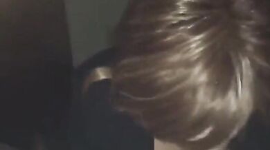 Travestito succhia un bel cazzo