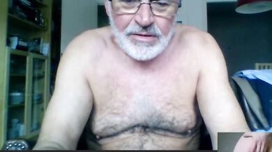 Nonno arrapato si masturba