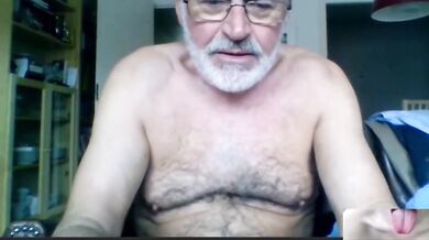 Nonno arrapato si masturba