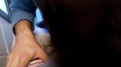 Pompino all'aperto con ingoio di sperma