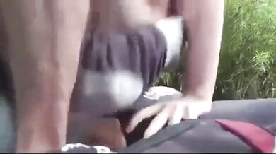 Brunetto inculato all'aperto si sega