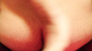 Mi infilo un enorme dildo nel culo