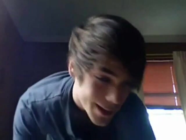 Bel ragazzo in cam che si masturba