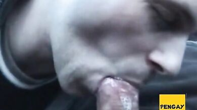 Pompino in auto da  giovane gay svedese
