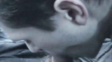 Pompino in auto da  giovane gay svedese