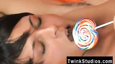 Scambio di pompini tra bei ragazzi