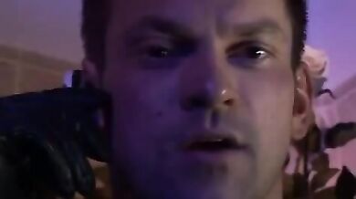 Polizziotto gay lo piglia nel sedere