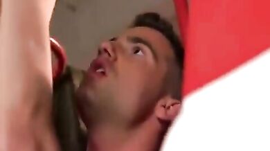 Adora succhiare i cazzi