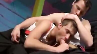 Adora succhiare i cazzi