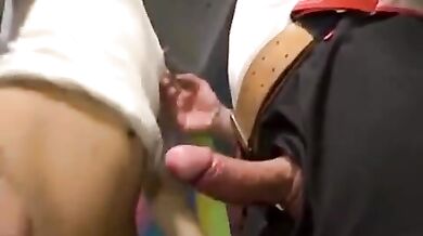 Adora succhiare i cazzi