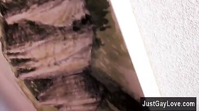 Ragazzo biondo si masturba in camera