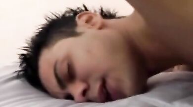 Ragazzi gay versatili godono assieme