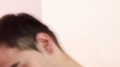 Ragazzi gay versatili godono assieme